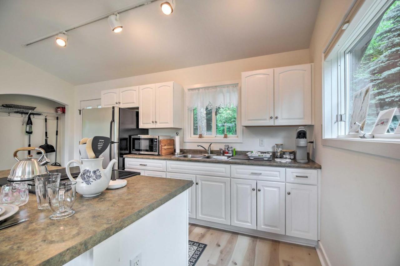 Airy And Bright Hideaway Near Smugglers Notch! Leilighet Cambridge Eksteriør bilde